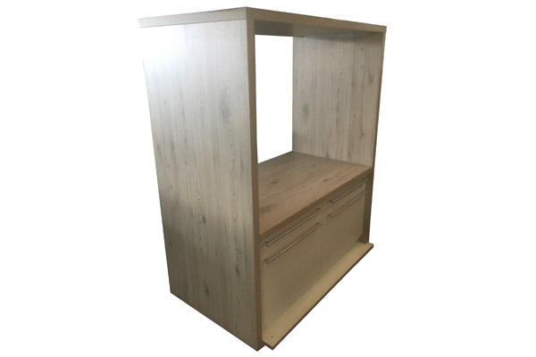 Waschtisch und Einbaubadregal