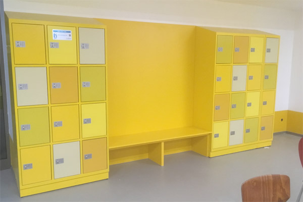 Abschlie�bare Spinde und Sitzbank