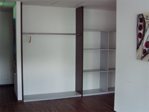 Objekteinrichtung Fitnessstudio mit Empfangstheken, Glasschiebet�ren, Spinden, Schr�nken, Spiegelwand, Ballregal, Garderoben