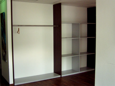 Objekteinrichtung Fitnessstudio mit Empfangstheken, Glasschiebet�ren, Spinden, Schr�nken, Spiegelwand, Ballregal, Garderoben