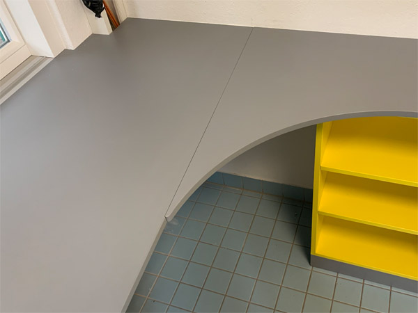 Kassenplatzeinrichtung im Freibad G�glingen Theke, M�bel, Regale, Ablage