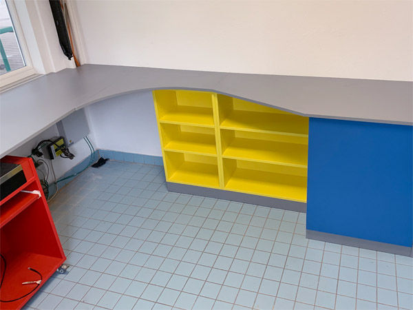 Kassenplatzeinrichtung im Freibad G�glingen Theke, M�bel, Regale, Ablage