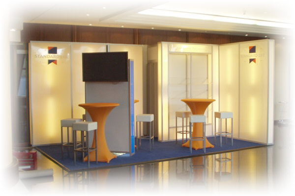 Messestand Standard Life mit Leuchtstellw�nden 2005