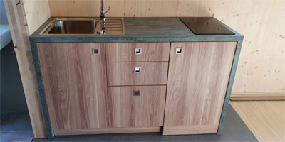 Minik�che Zimmerservic mit Cerankochfeld, Sp�le, K�hlschrank, Schubladen und optionalem H�ngeschrank