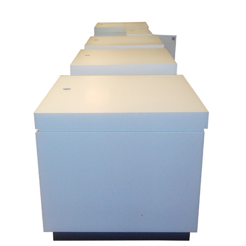 Systemeinrichtung Podest wei� lackiert mit T�ren