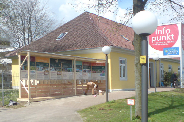 Landesgartenschau Infopoint, Wegweiser,Theken, Stellw�nde